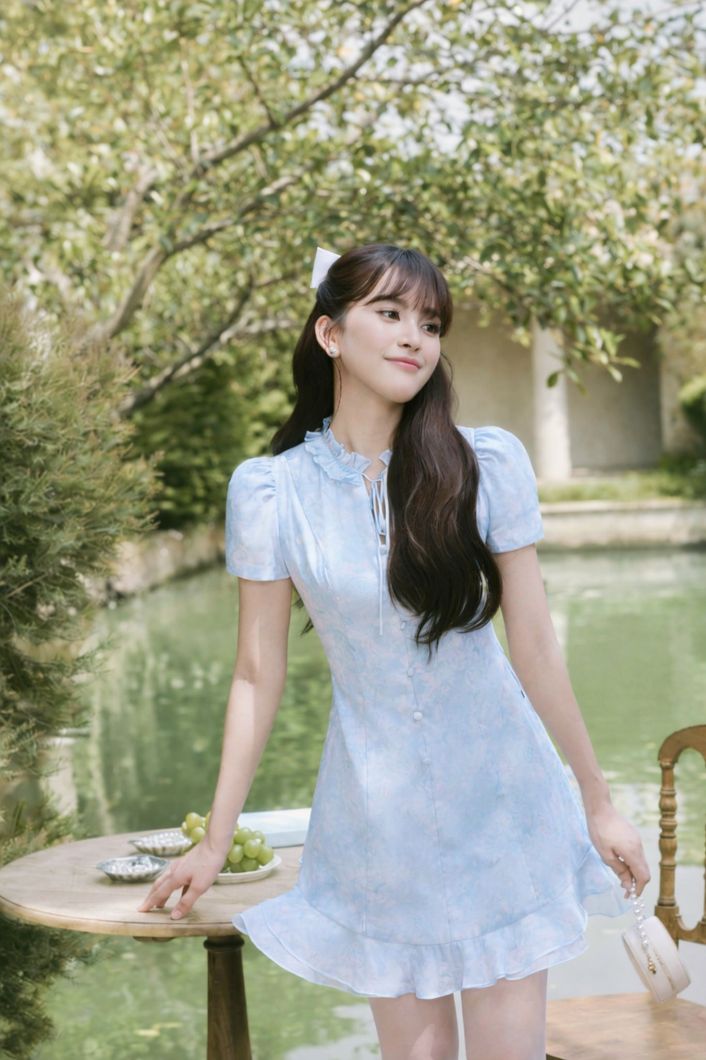 Đầm Xuân Hè cổ bèo xẻ V, chân bèo 2 tầng