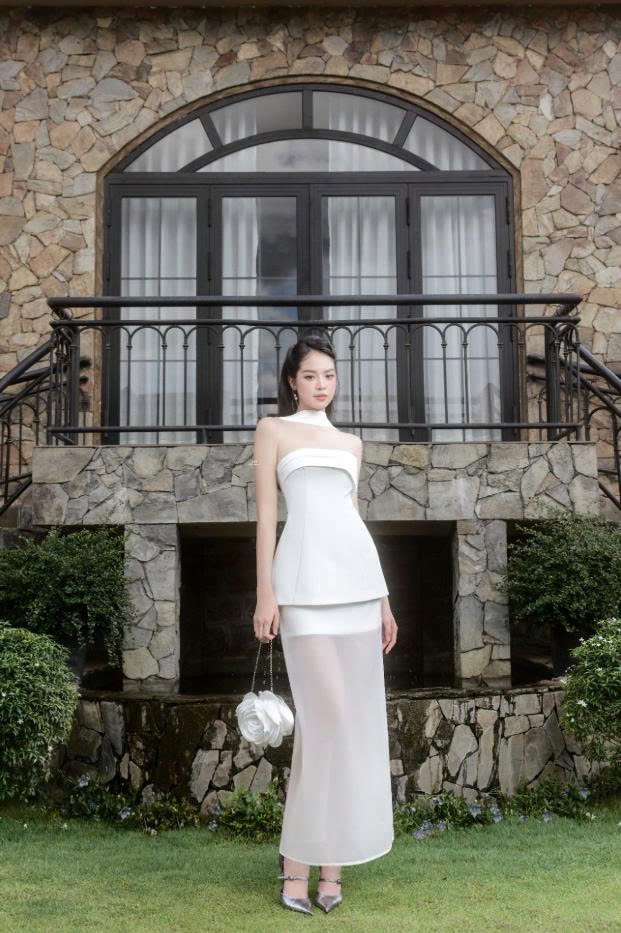 Chân váy dài tơ phối vạt ngắn bên trong