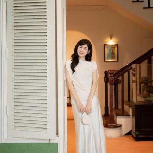 Chân váy lụa dáng đuôi cá nhẹ