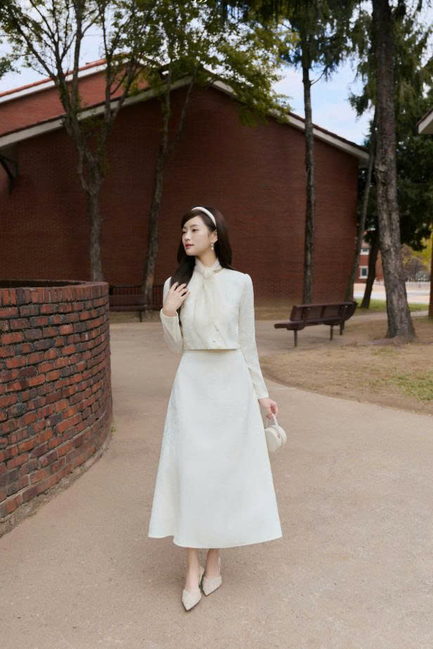 Set gấm cổ tròn nẹp sóng cách điệu