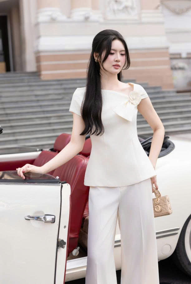 Áo Xuân Hè cổ lệch