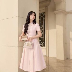 Đầm cổ đức xếp ly dài