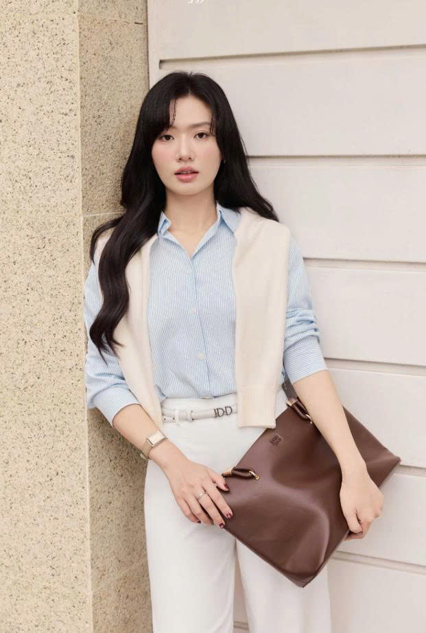 Áo Xuân Hè cổ đức dáng rộng, tay chờm